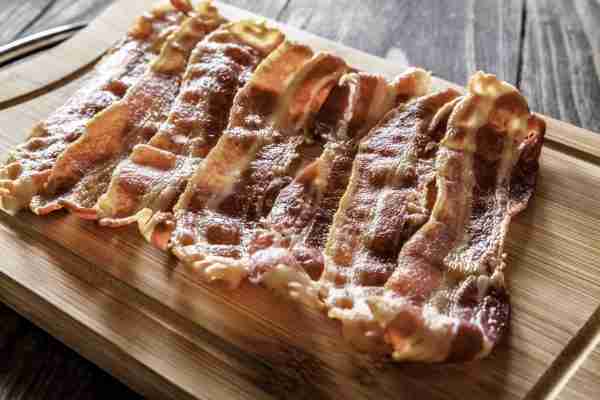 Hellers 1kg Streaky Bacon
